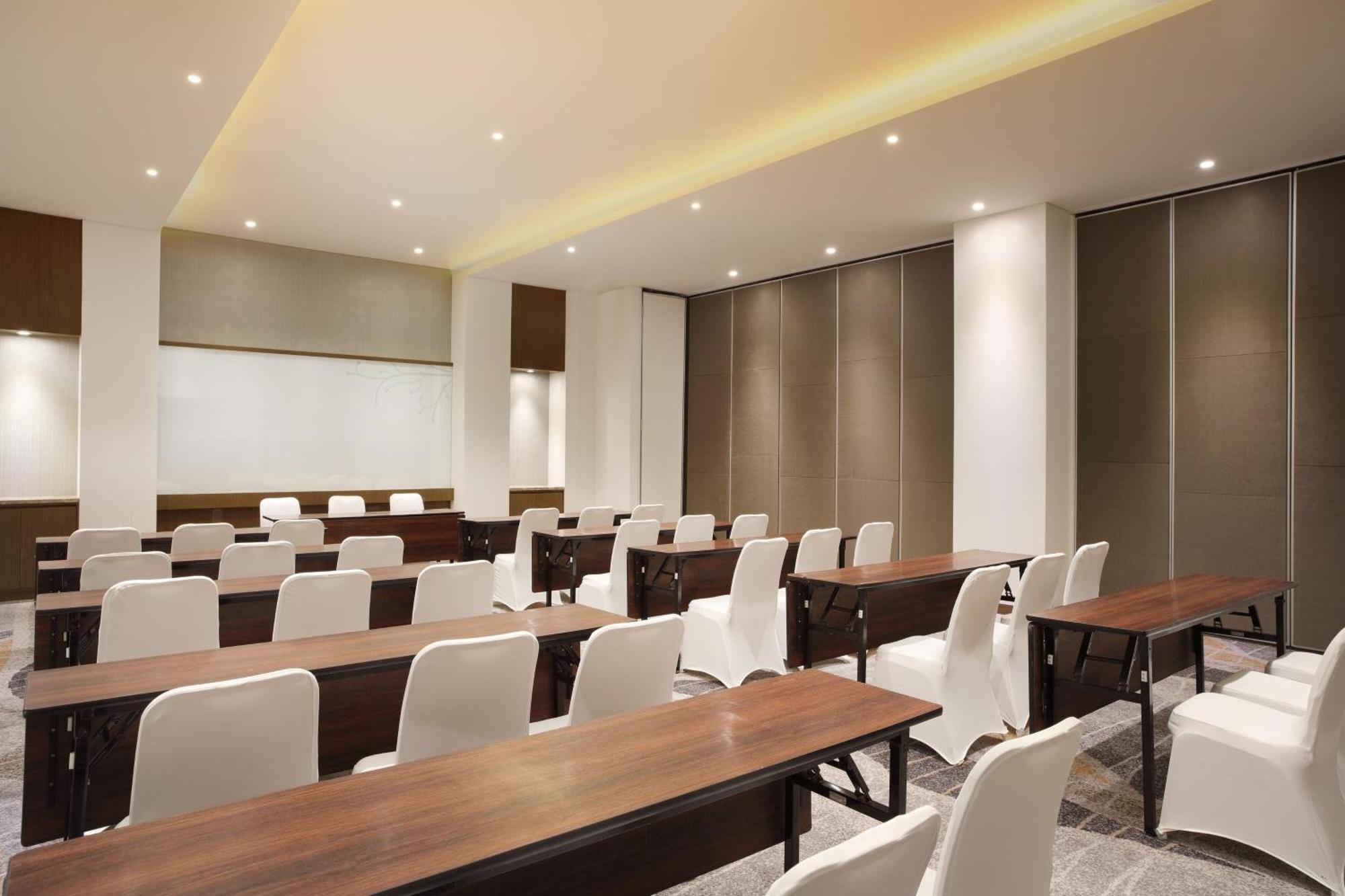 Four Points By Sheraton מנאדו מראה חיצוני תמונה