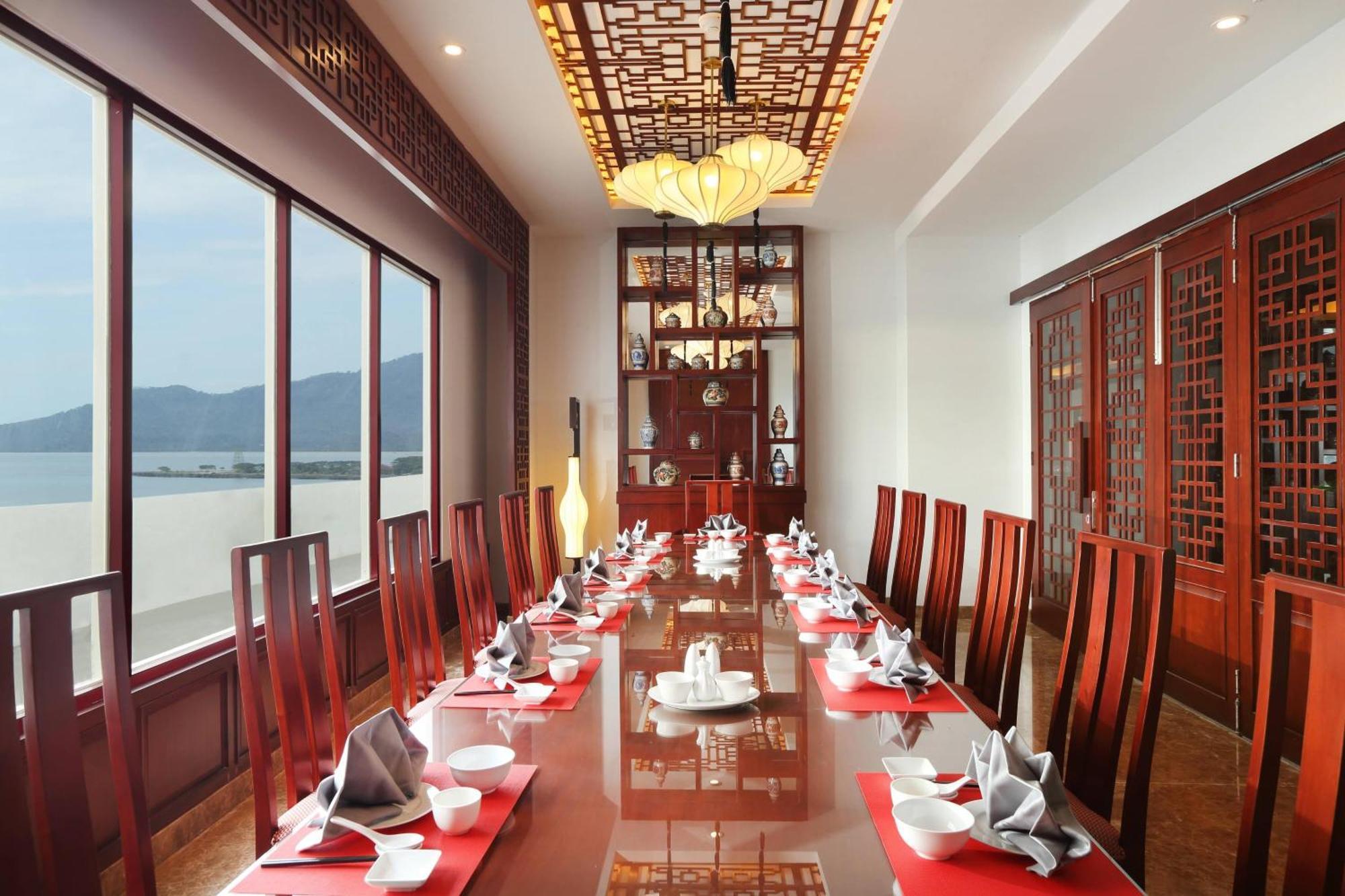 Four Points By Sheraton מנאדו מראה חיצוני תמונה